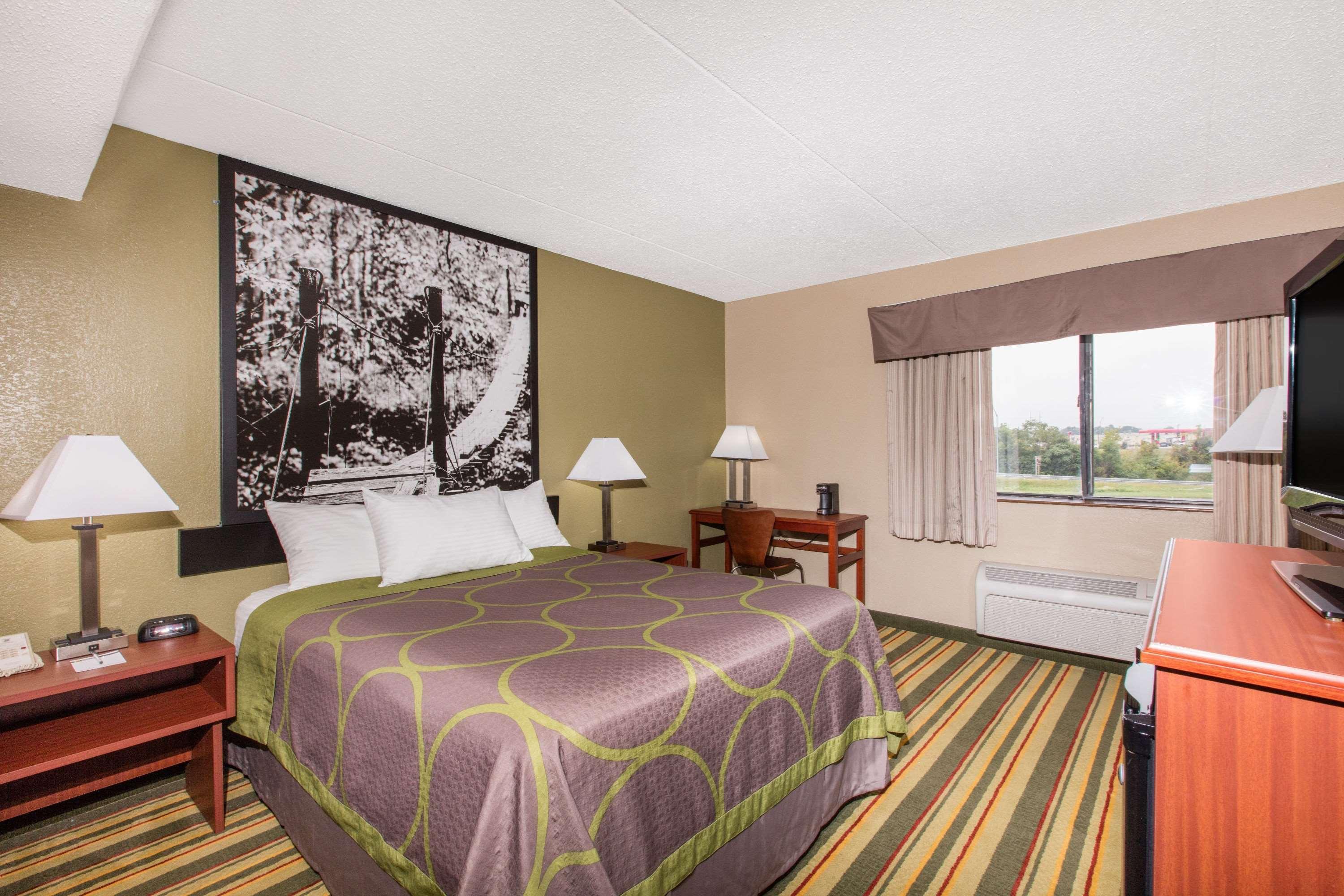 Super 8 By Wyndham Frederick Hotel Exterior photo