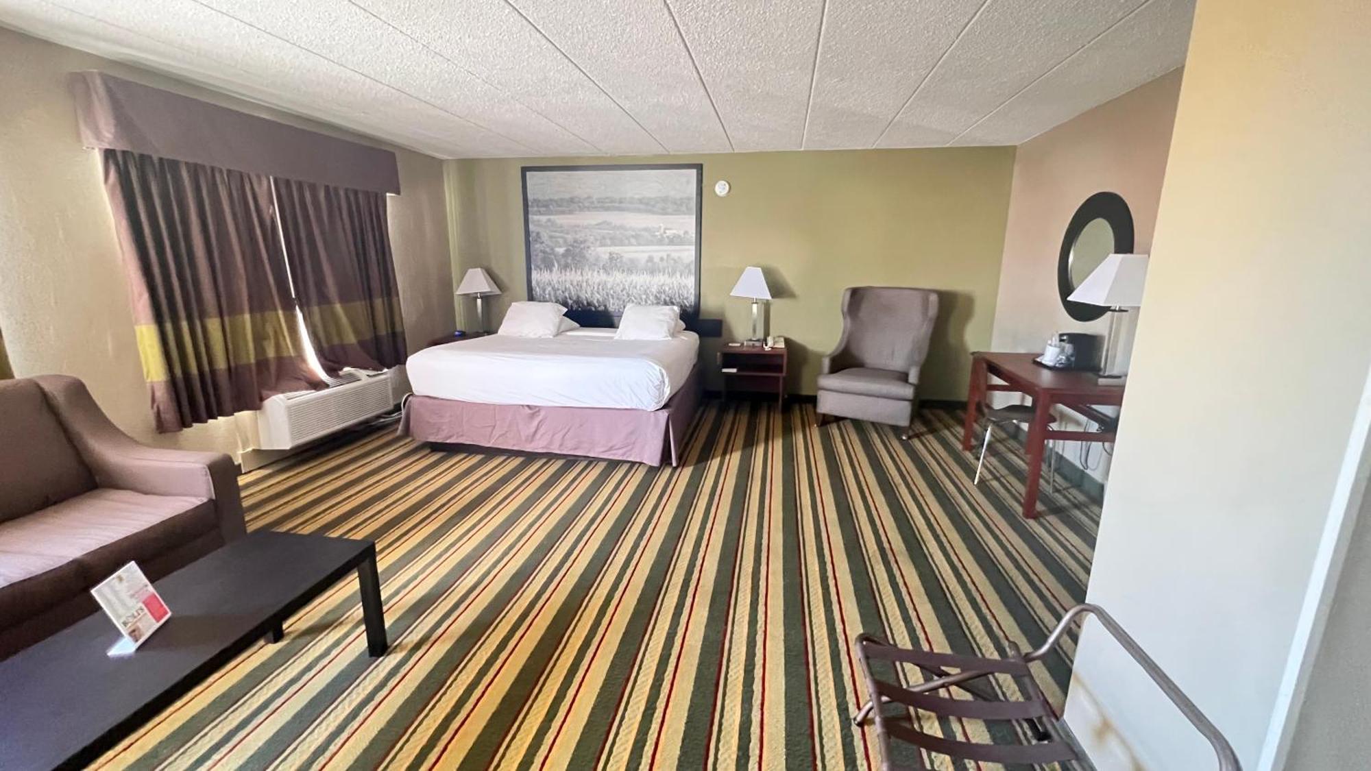 Super 8 By Wyndham Frederick Hotel Exterior photo